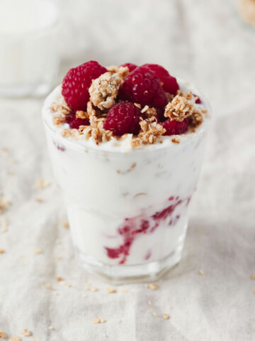 Crunchy Berry and Yoghurt Parfait