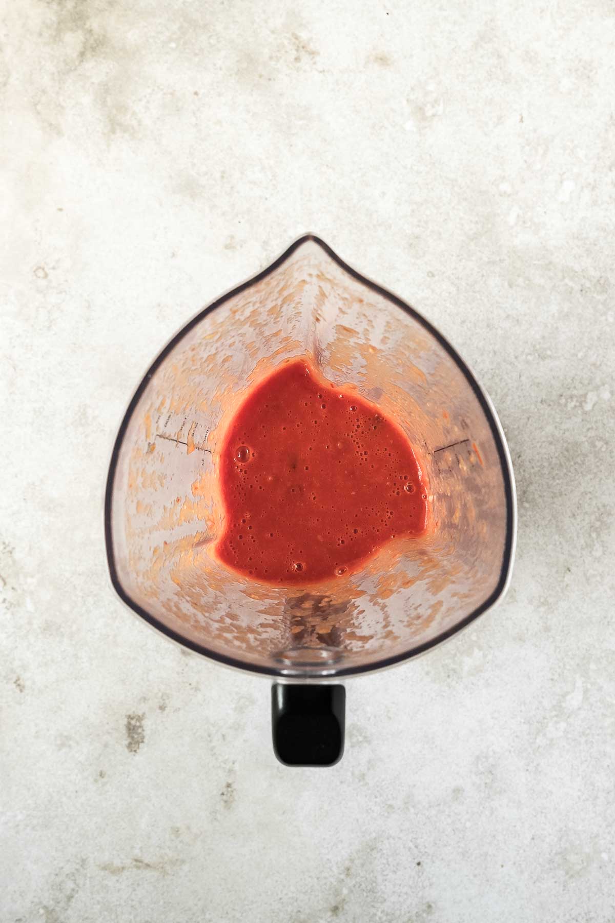 blended garlic roasted tomato soup in blender.